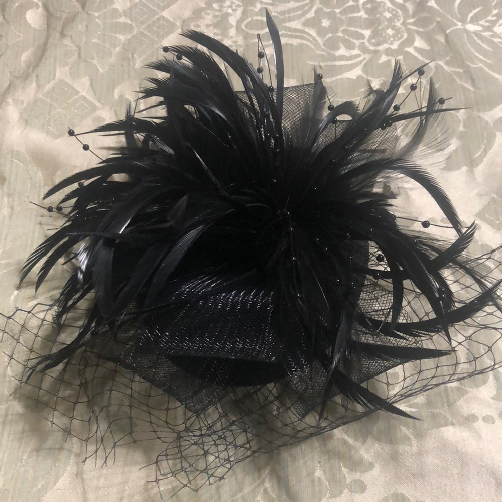 NEW Women’s Clip- On Black Feather Headpiece